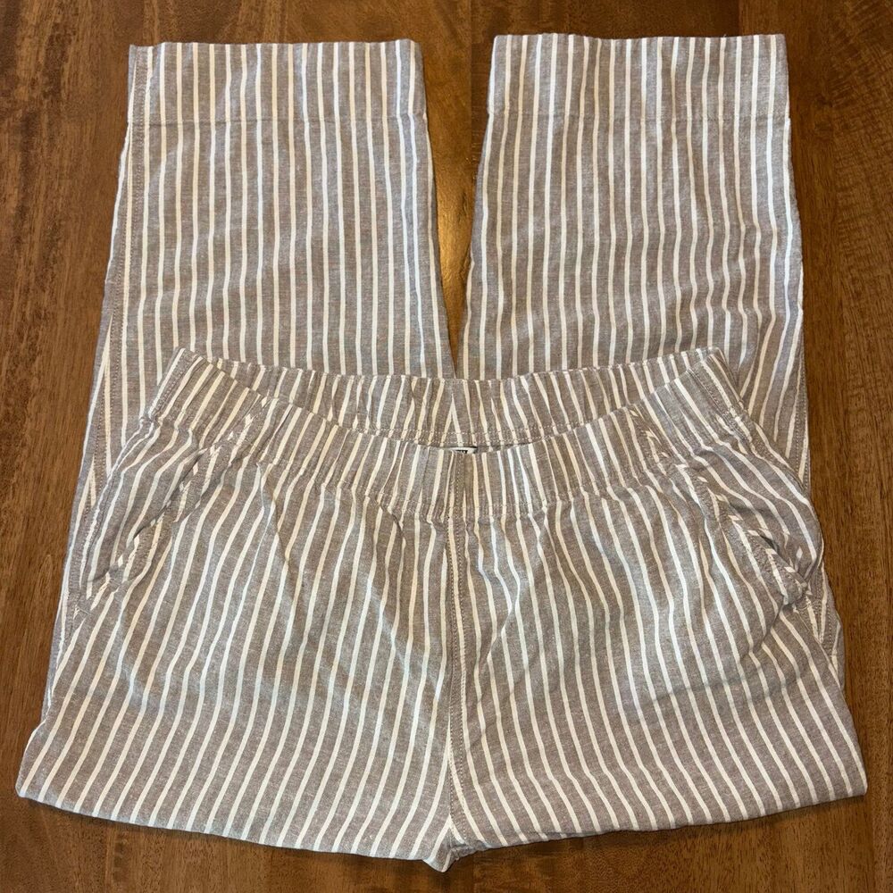 Duluth Trading Co. Women’s Pants Size 12 Gray White Stripe EUC